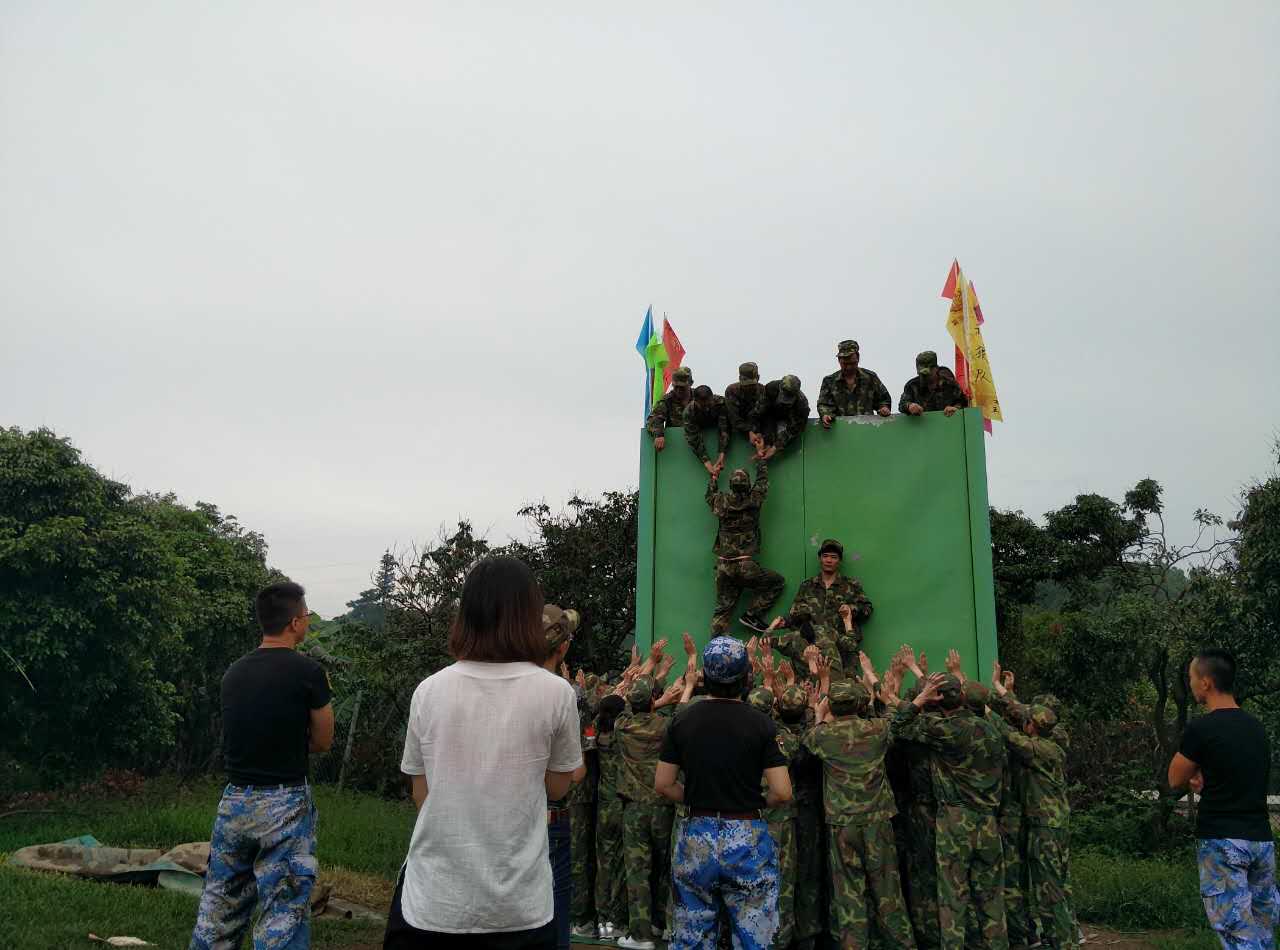 牛商戰士逃生墻現場 牛商戰士逃生墻現場