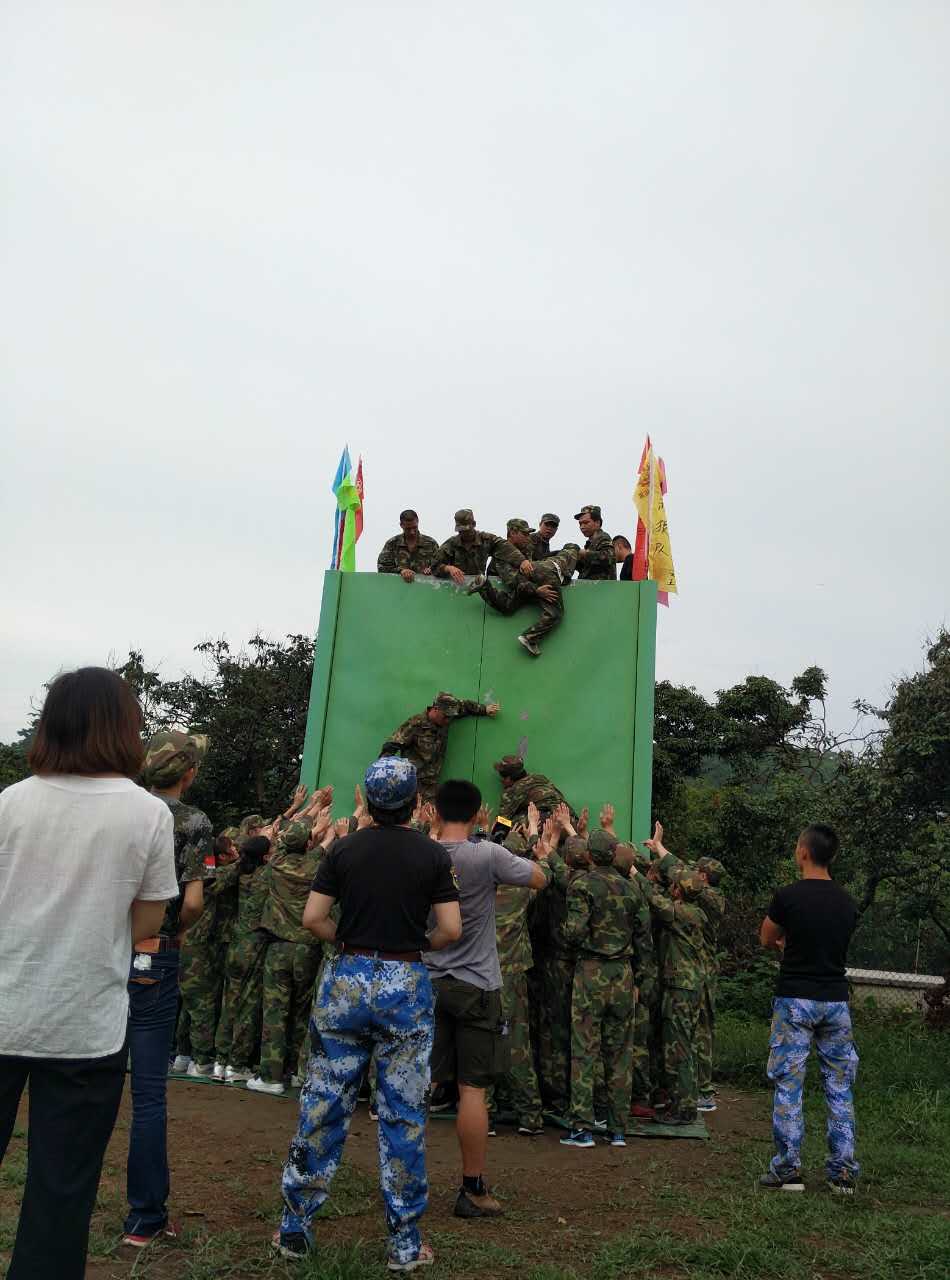 牛商戰士逃生墻現場 牛商戰士逃生墻現場